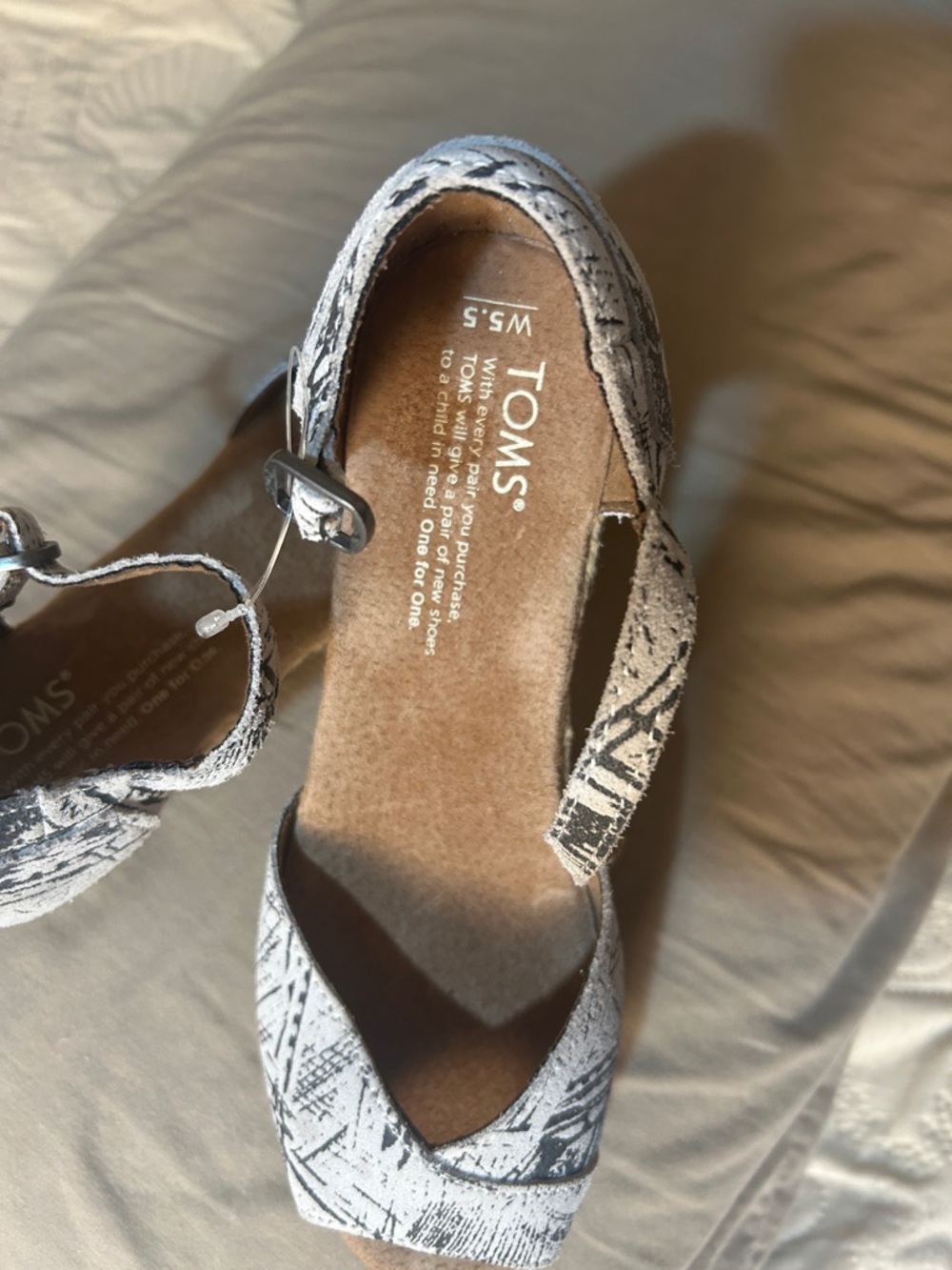 NEW TOMS Womens Grey Suede Scratch Espadrille Platform Wedge Sandal US 5.5W - Picture 5 of 6